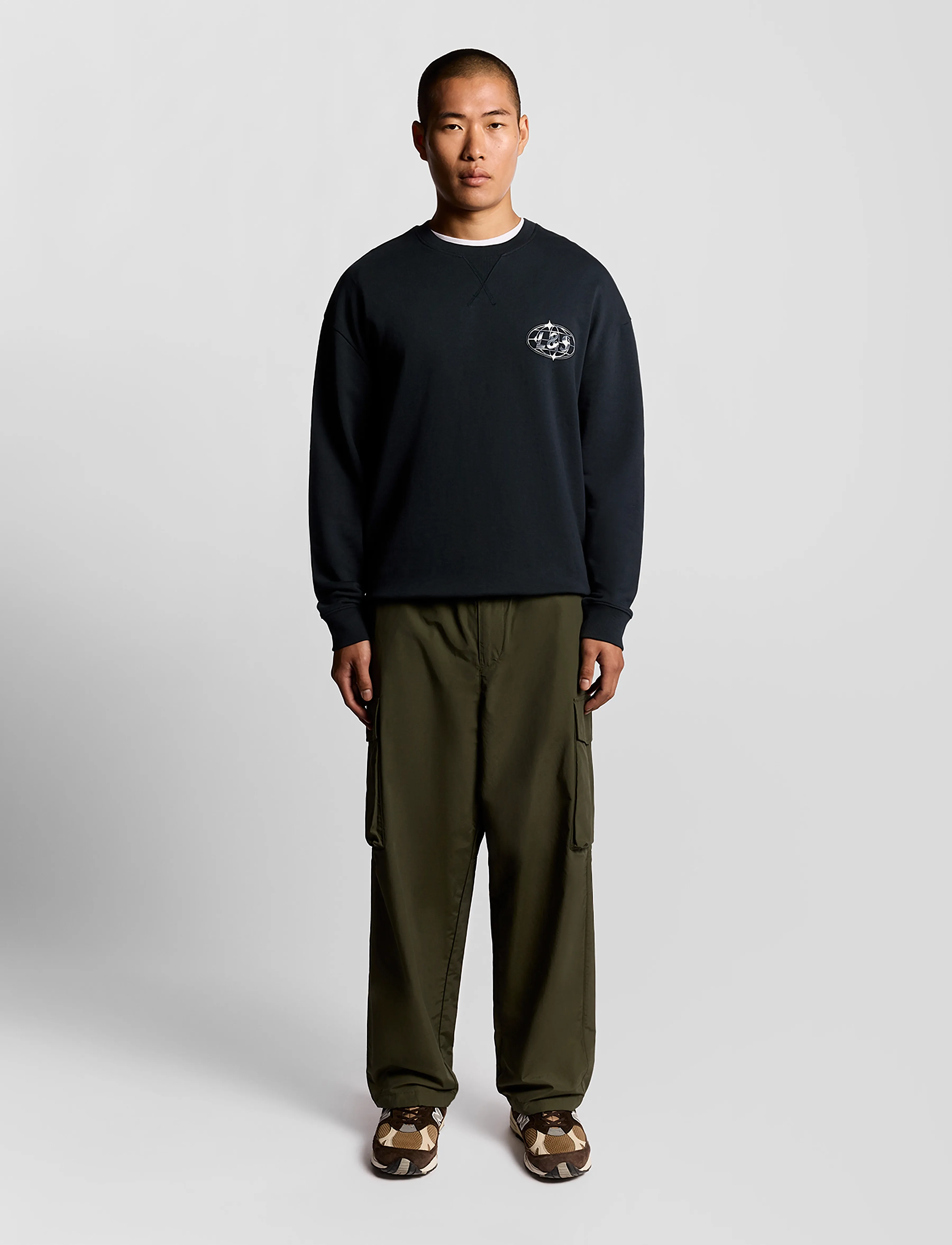 Lyle & Scott - Chrome Graphic Crew Neck - sweatshirts - z271 dark navy - 5