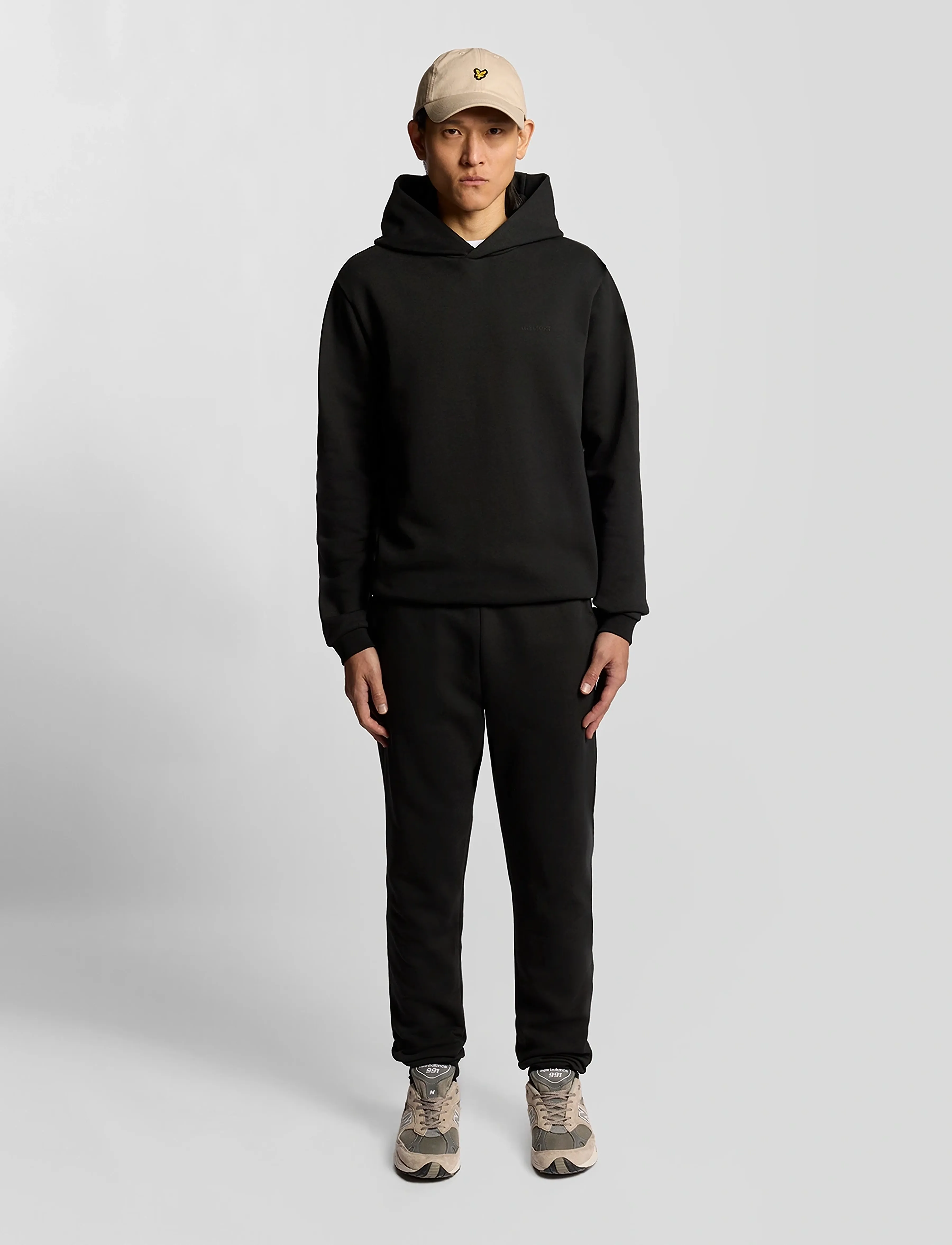 Lyle & Scott - Logo Brushback Pullover Hoodie - sweatshirts - z865 jet black - 5
