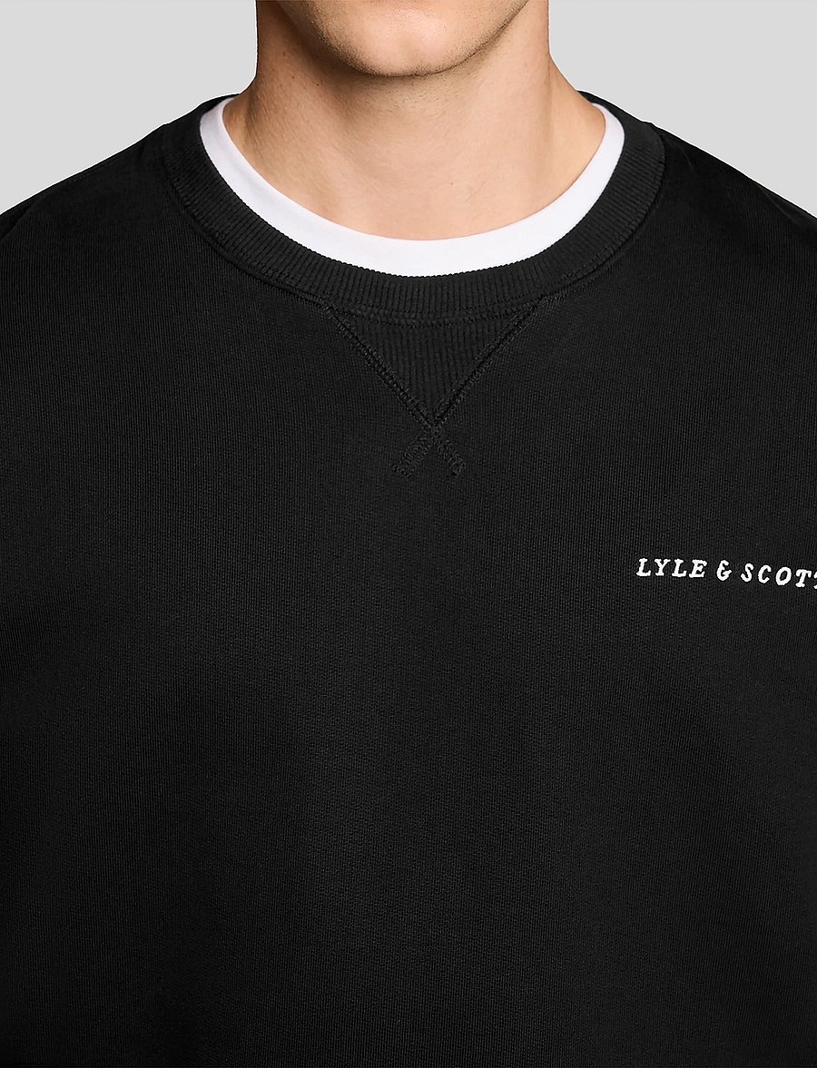 Lyle & Scott - Script Heavyweight Loopback Crew Neck Sweatshirt - sweatshirts - z865 jet black - 4