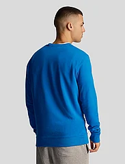 Lyle & Scott - Crew Neck Sweatshirt - svetarit - bright blue - 3