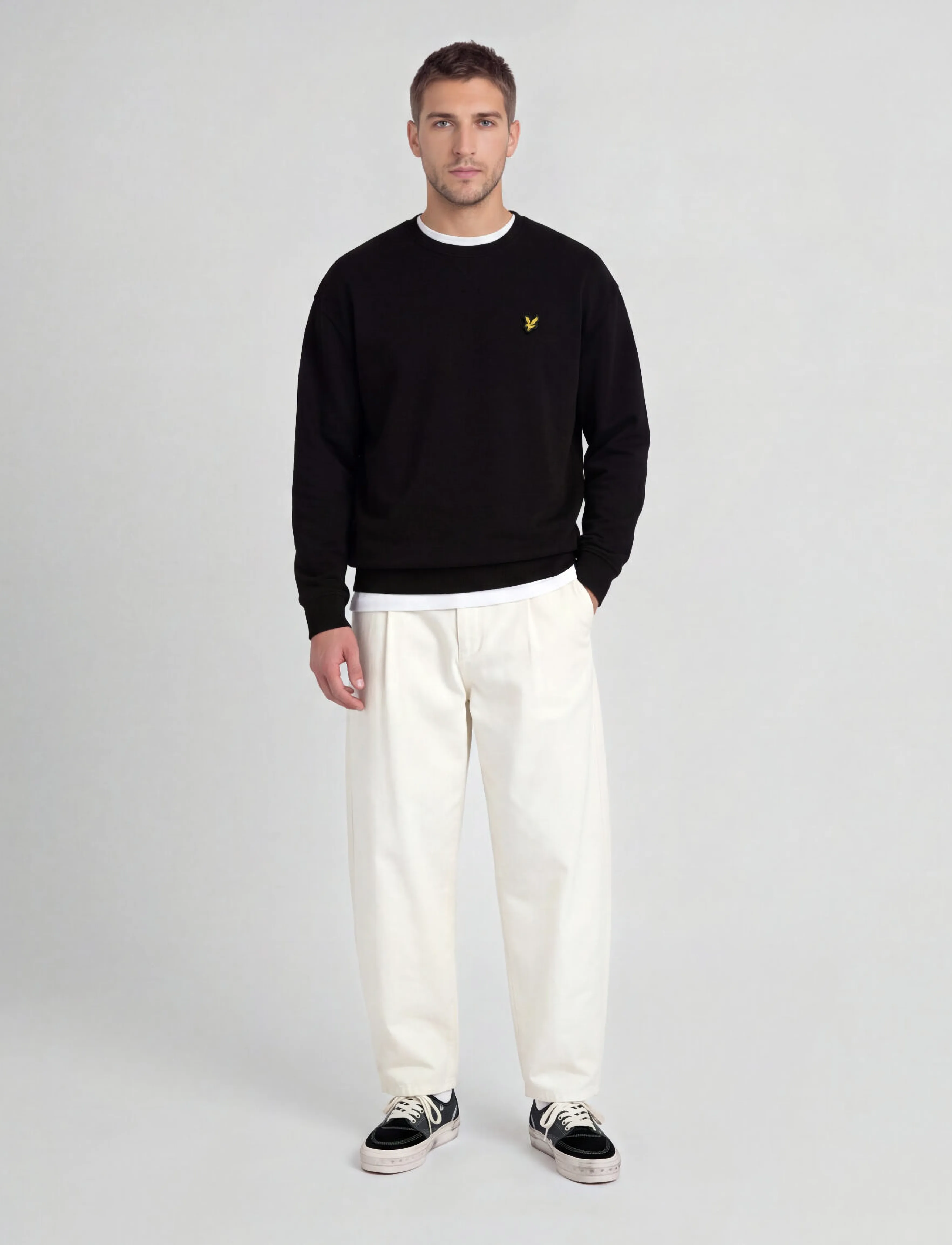 Lyle & Scott - Crew Neck Sweatshirt - efterårsbesparelser - jet black - 4