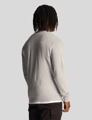 Lyle & Scott - Crew Neck Sweatshirt - sweatshirts - light grey marl - 3