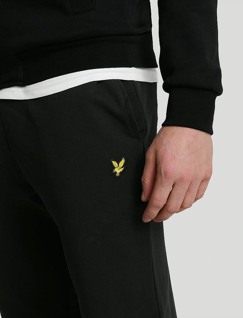 Lyle & Scott - Slim Sweat Pant - sweatpants - jet black - 5