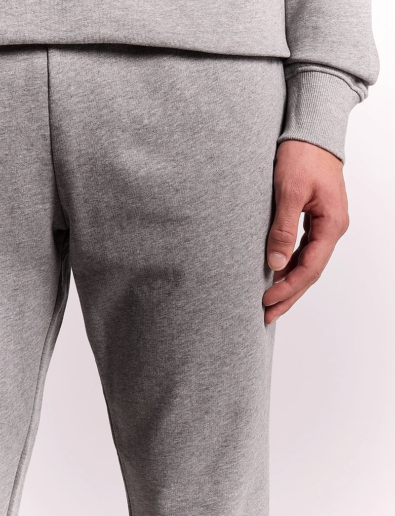 Lyle & Scott - Slim Sweat Pant - joggingbyxor - t28 mid grey marl - 5