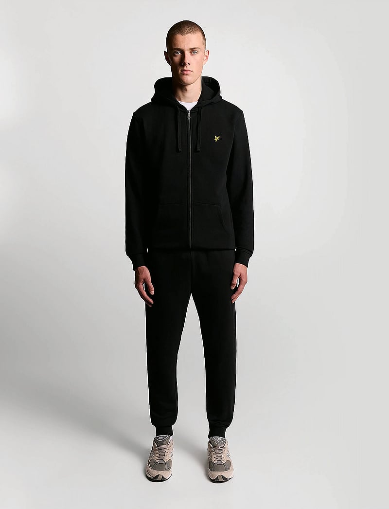 Lyle & Scott - Skinny Sweatpant - joggingbyxor - jet black - 0