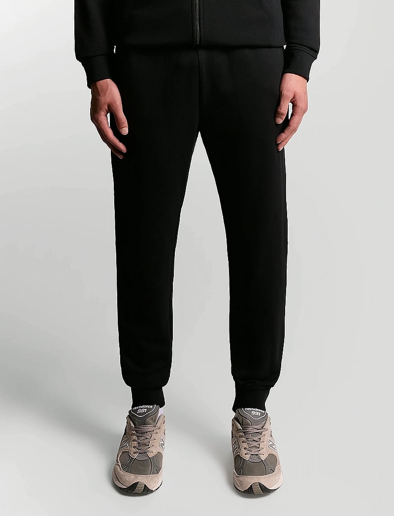 Lyle & Scott - Skinny Sweatpant - joggingbyxor - jet black - 4