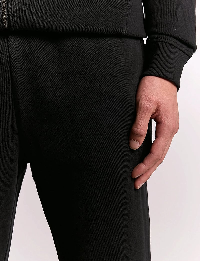 Lyle & Scott - Skinny Sweatpant - joggingbyxor - jet black - 5