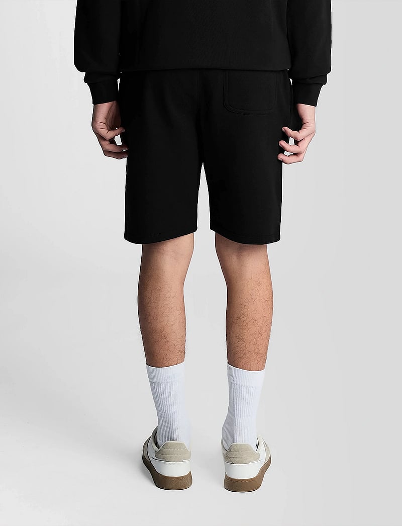 Lyle & Scott - Sweat Short - mjukisshorts - z865 jet black - 4