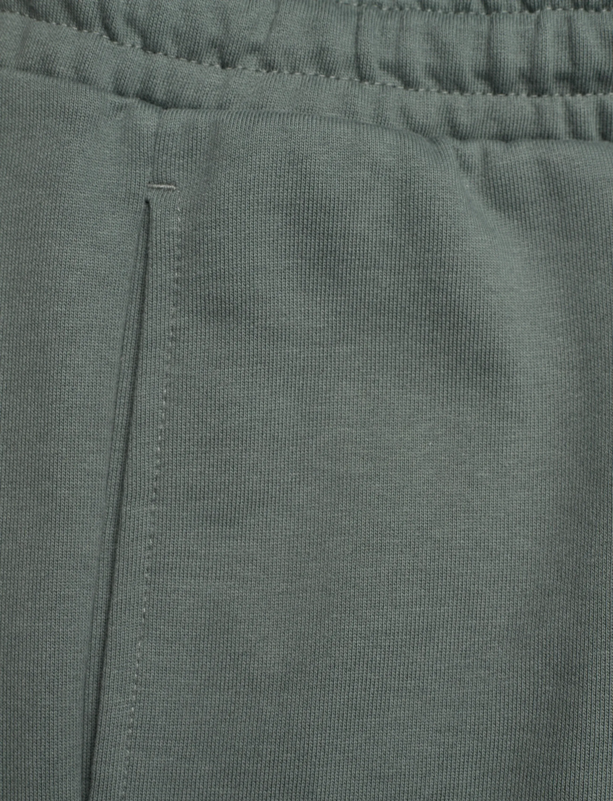 Lyle & Scott - Sweatshort - sweatshorts - green mercurial - 2