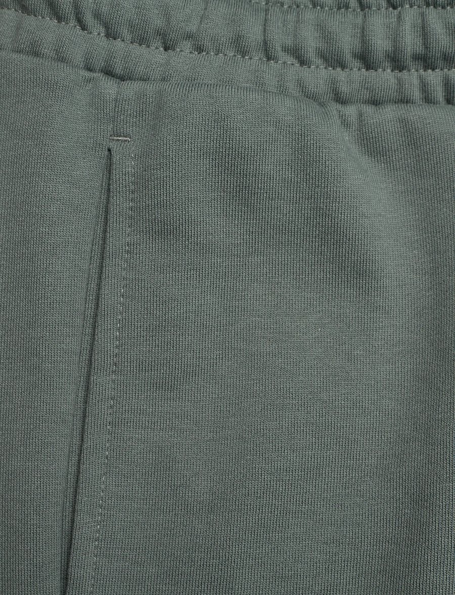 Lyle & Scott - Sweatshort - lühikesed dressipüksid - green mercurial - 2
