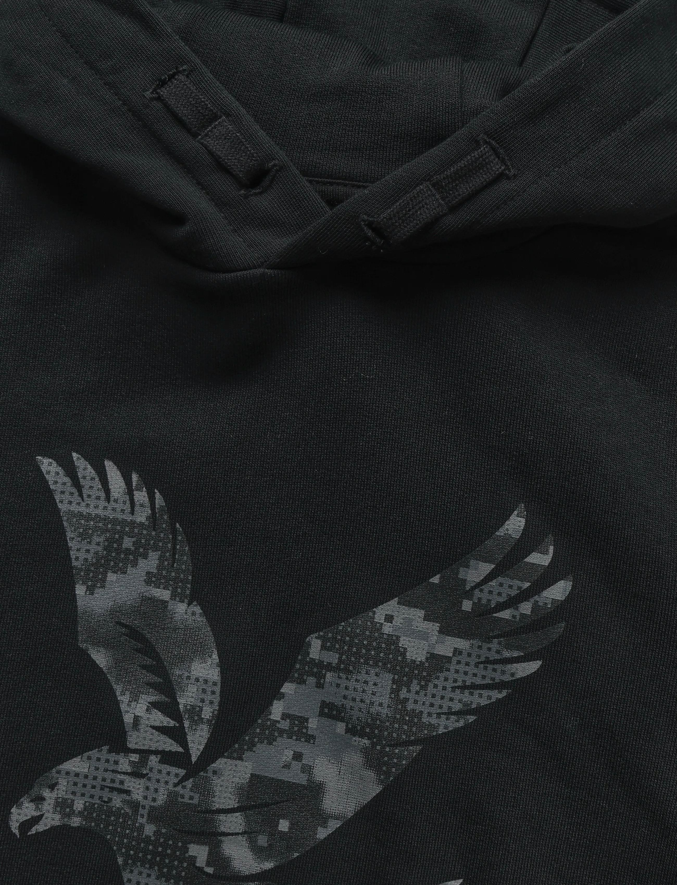 Lyle & Scott - Pixelated Eagle Print Hoodie - kapuutsiga pusad - jet black - 2