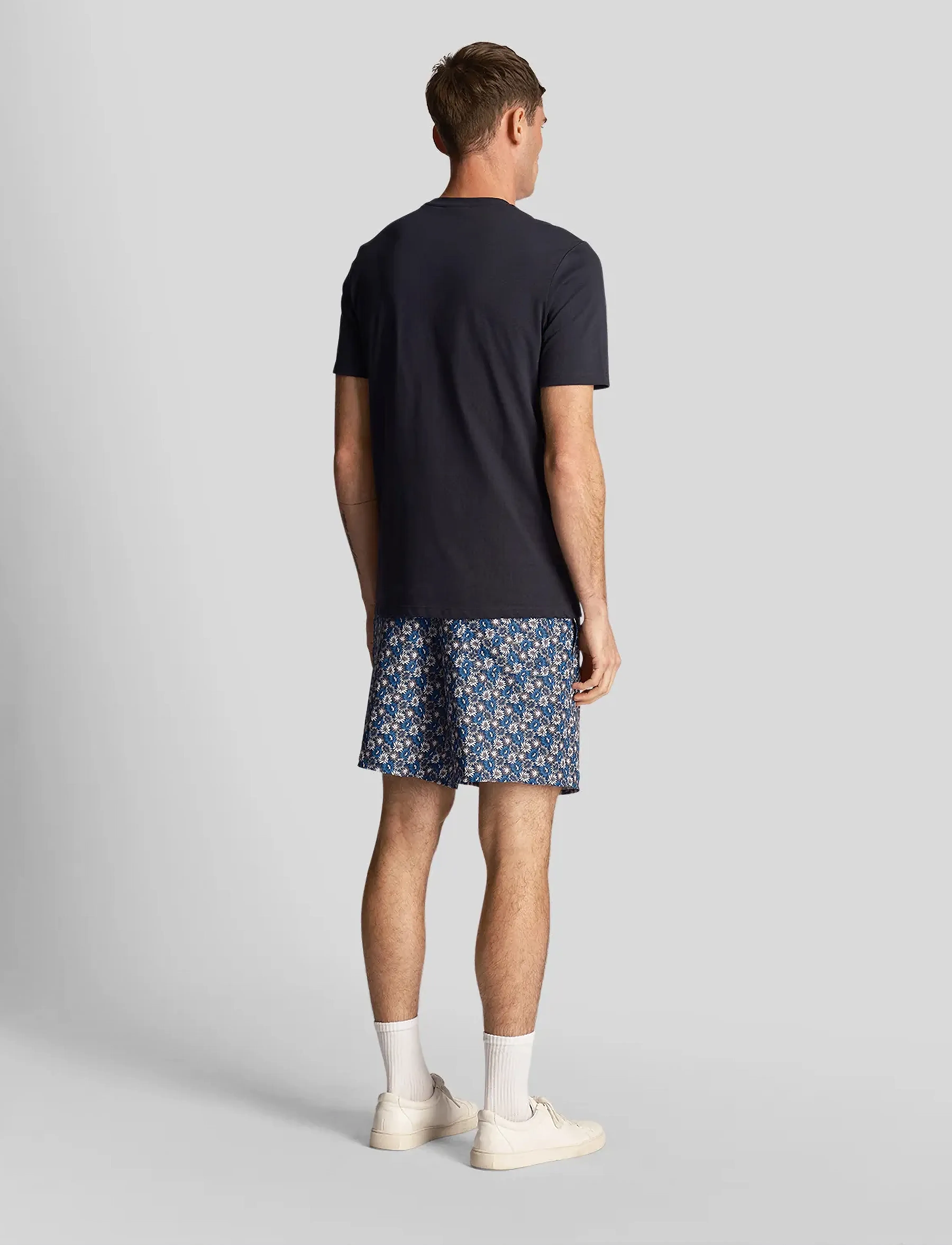 Lyle & Scott - Floral Print Resort Swim Shorts - z271 dark navy - 3