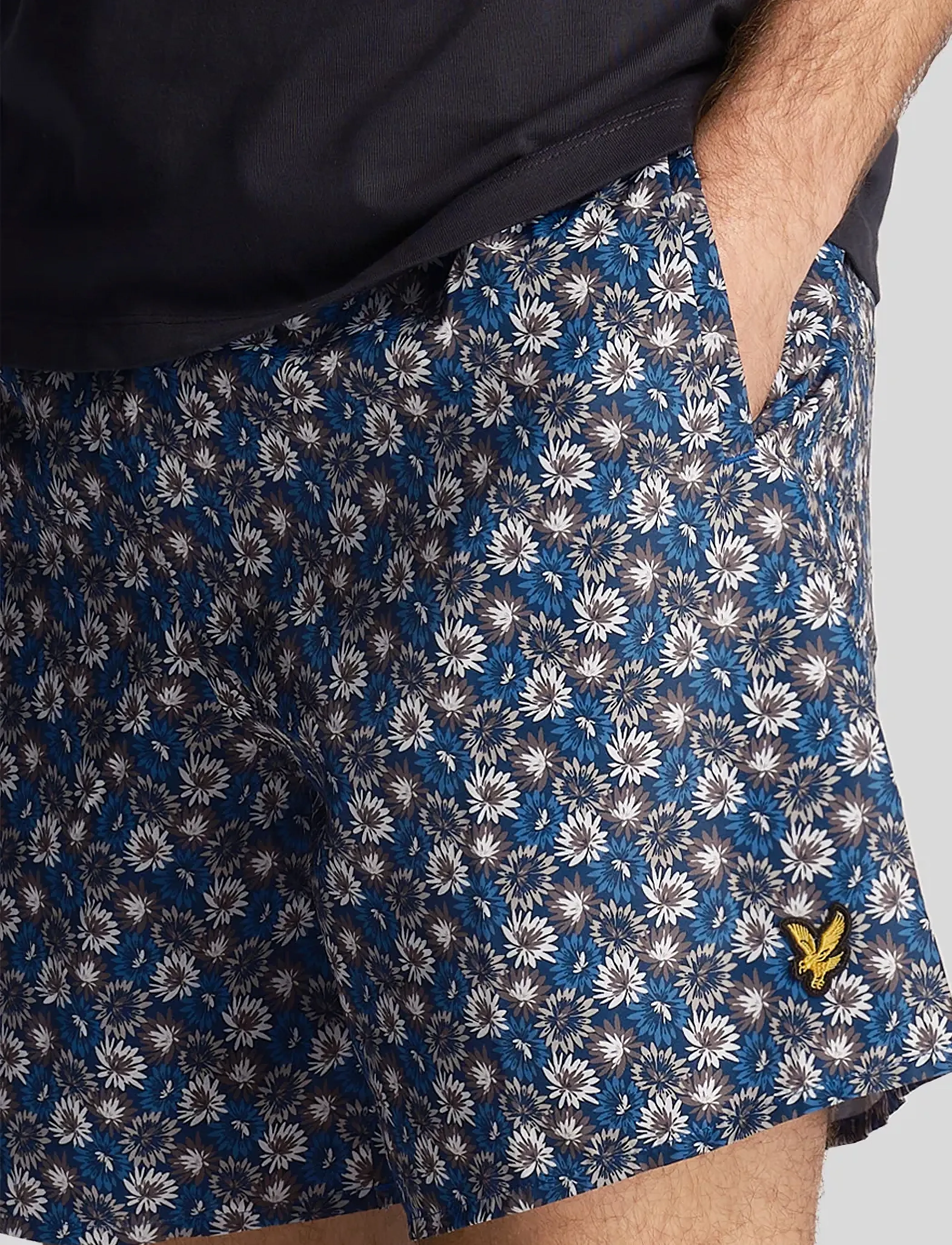 Lyle & Scott - Floral Print Resort Swim Shorts - z271 dark navy - 5