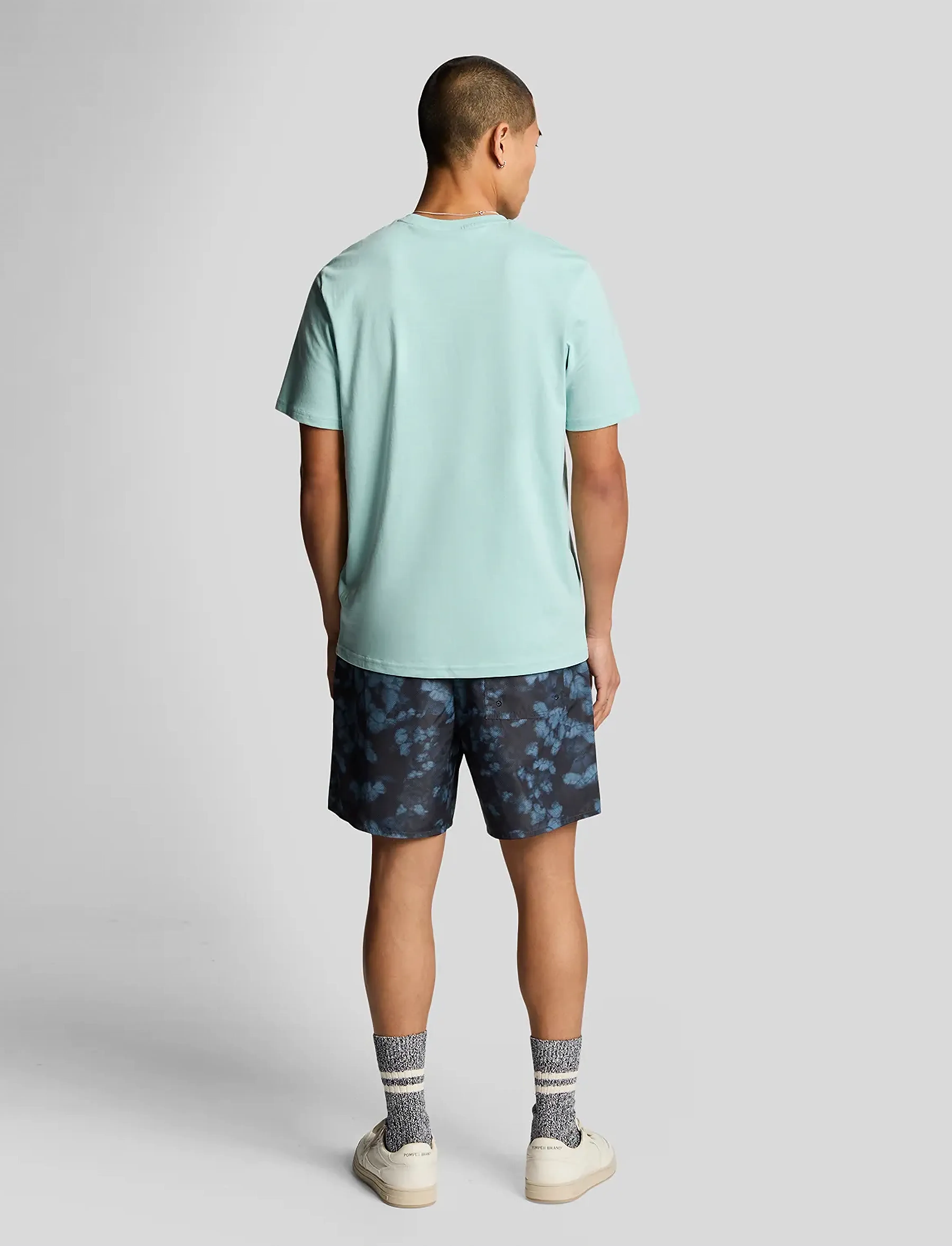 Lyle & Scott - Digital Floral Print Swim Short - badeshorts - z271 dark navy - 3