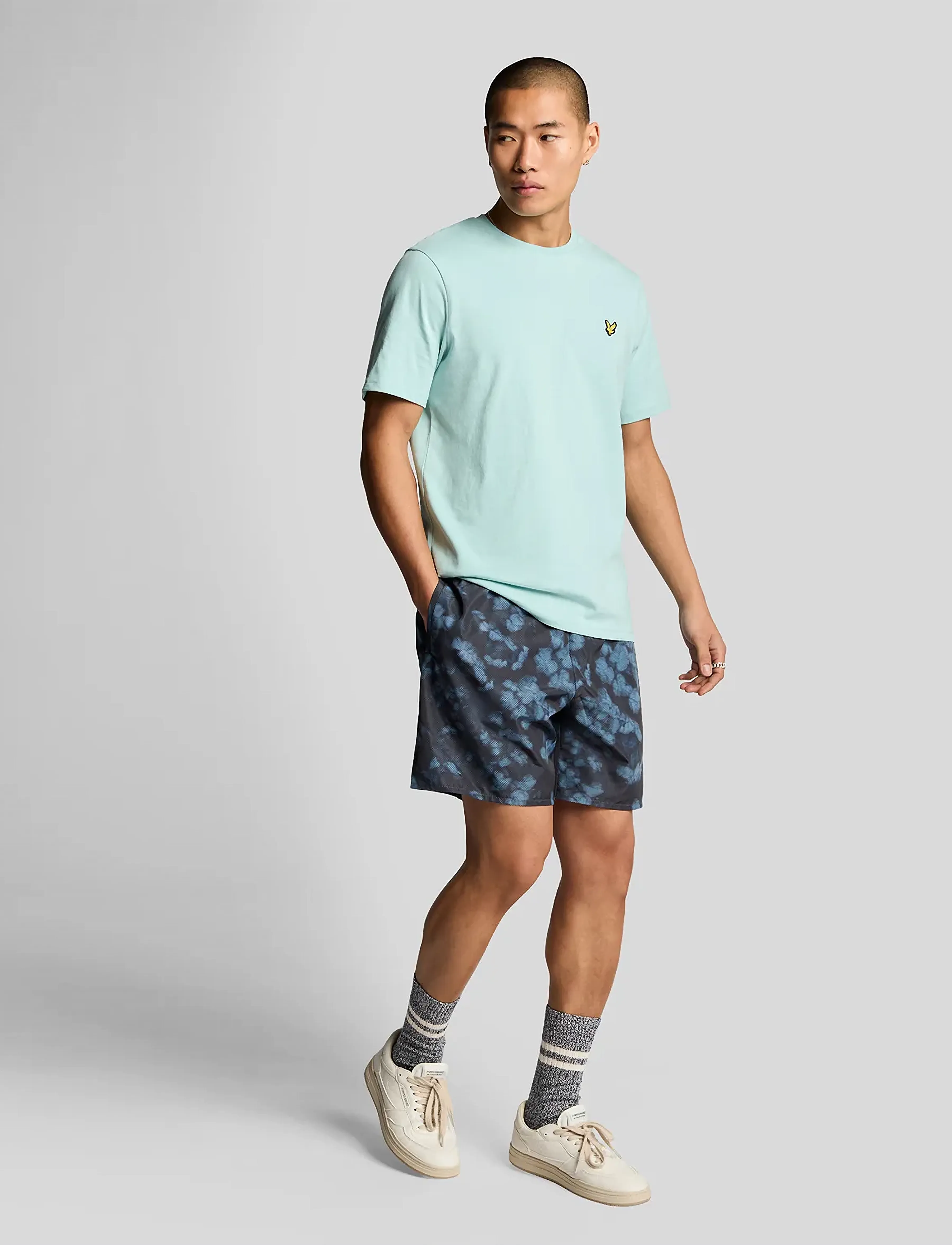 Lyle & Scott - Digital Floral Print Swim Short - badeshorts - z271 dark navy - 4