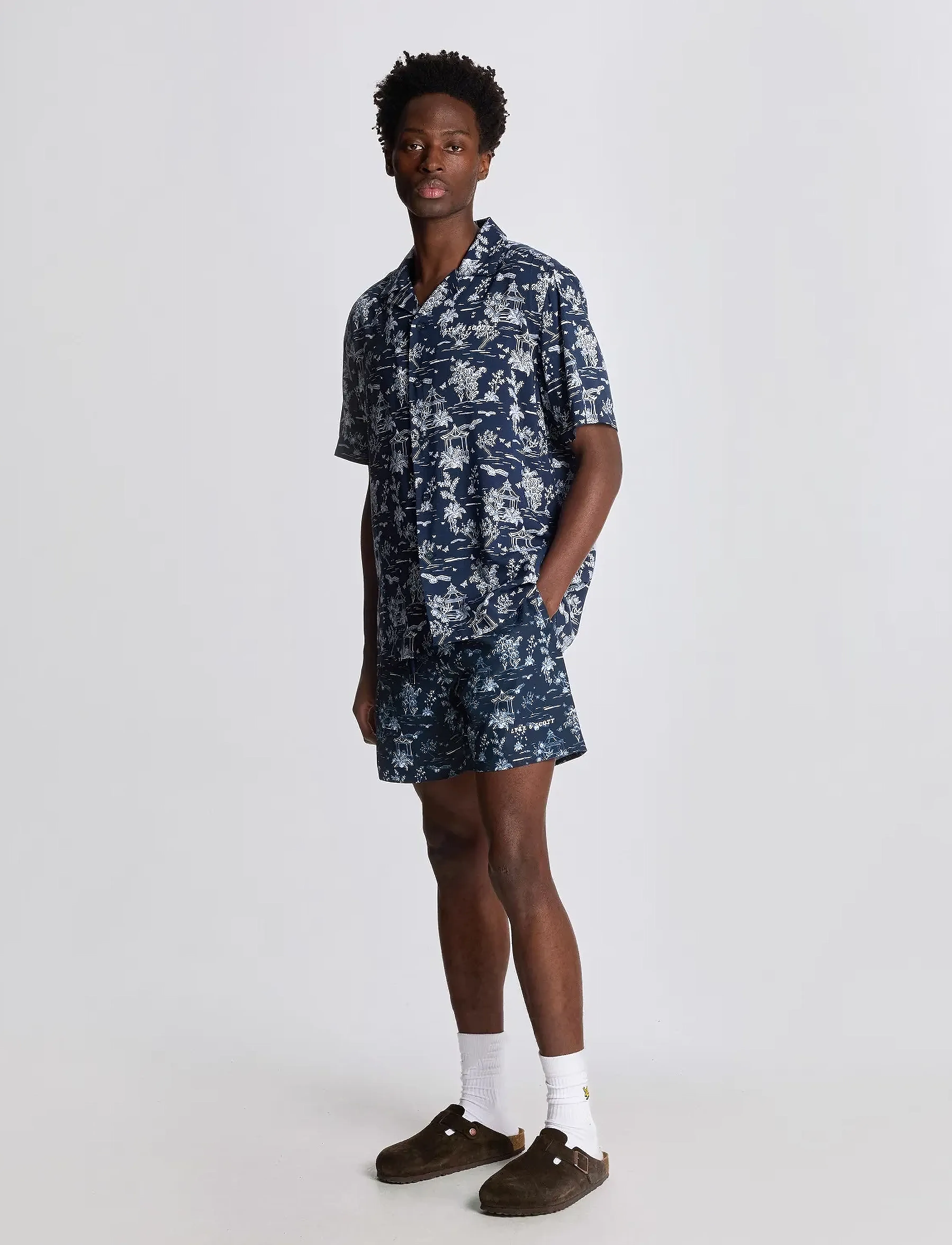 Lyle & Scott - Botanical Garden Print Swimshort - maudymosi šortai - z271 dark navy - 4