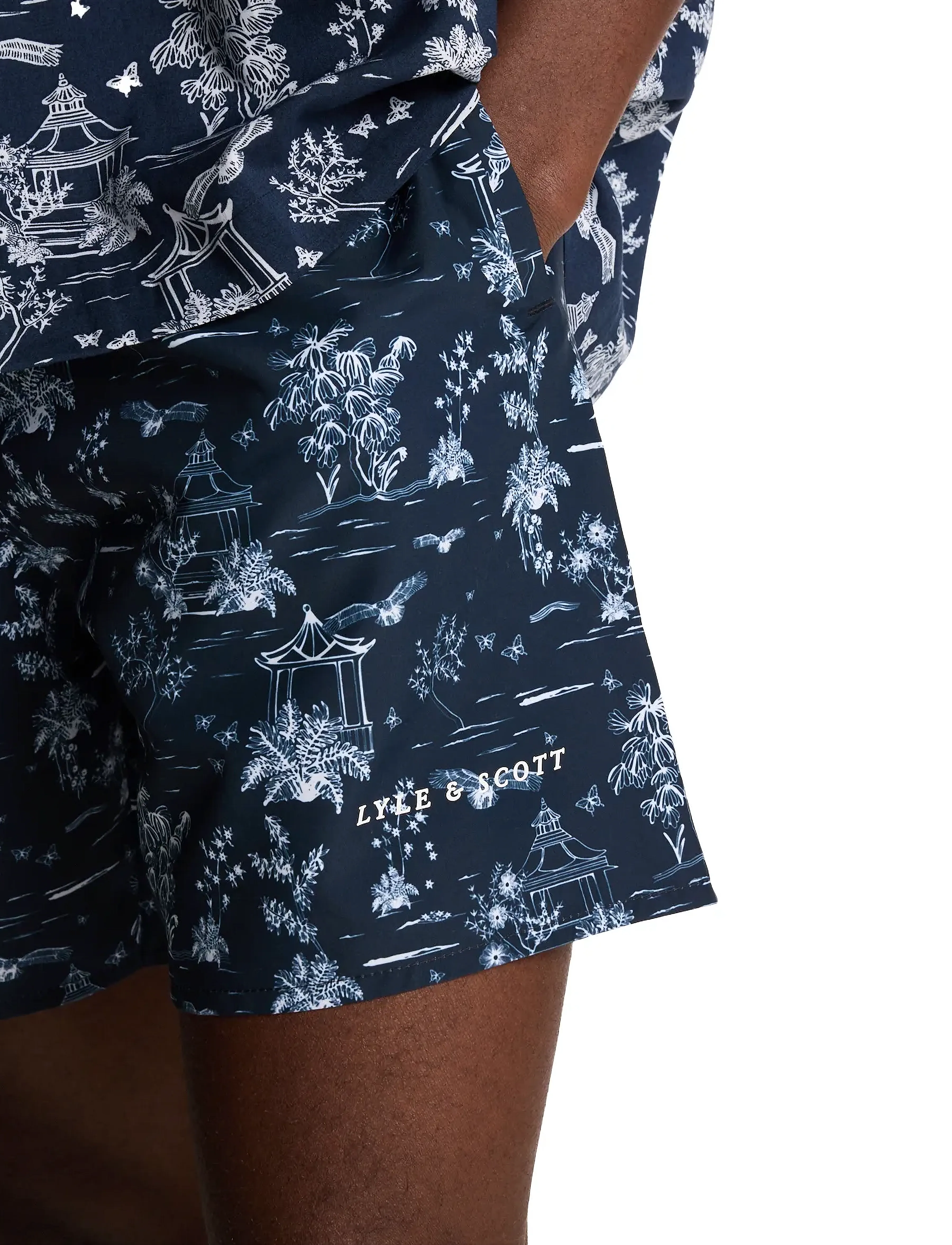 Lyle & Scott - Botanical Garden Print Swimshort - maudymosi šortai - z271 dark navy - 5