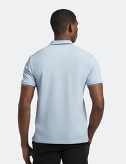 Lyle & Scott - Tipped Polo Shirt - kortärmade pikéer - light blue/ dark navy - 4