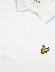 Lyle & Scott - Tipped Polo Shirt - kortærmede poloer - white/ light blue - 6
