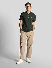 Lyle & Scott - Plain Polo Shirt - lyhythihaiset - dark green - 4