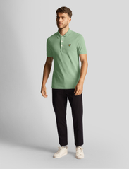 Lyle & Scott - Plain Polo Shirt - kortærmede poloer - w998 glencoe green - 3
