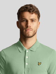 Lyle & Scott - Plain Polo Shirt - kortærmede poloer - w998 glencoe green - 5