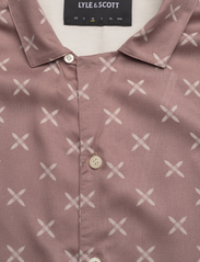 Lyle & Scott - Shuttle Print Revere Collar Shirt - kurzarmhemden - hutton pink - 2