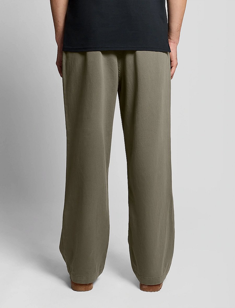 Lyle & Scott - Enzyme Wash Pleated Trouser - freizeithosen - x569 khaki ash - 2