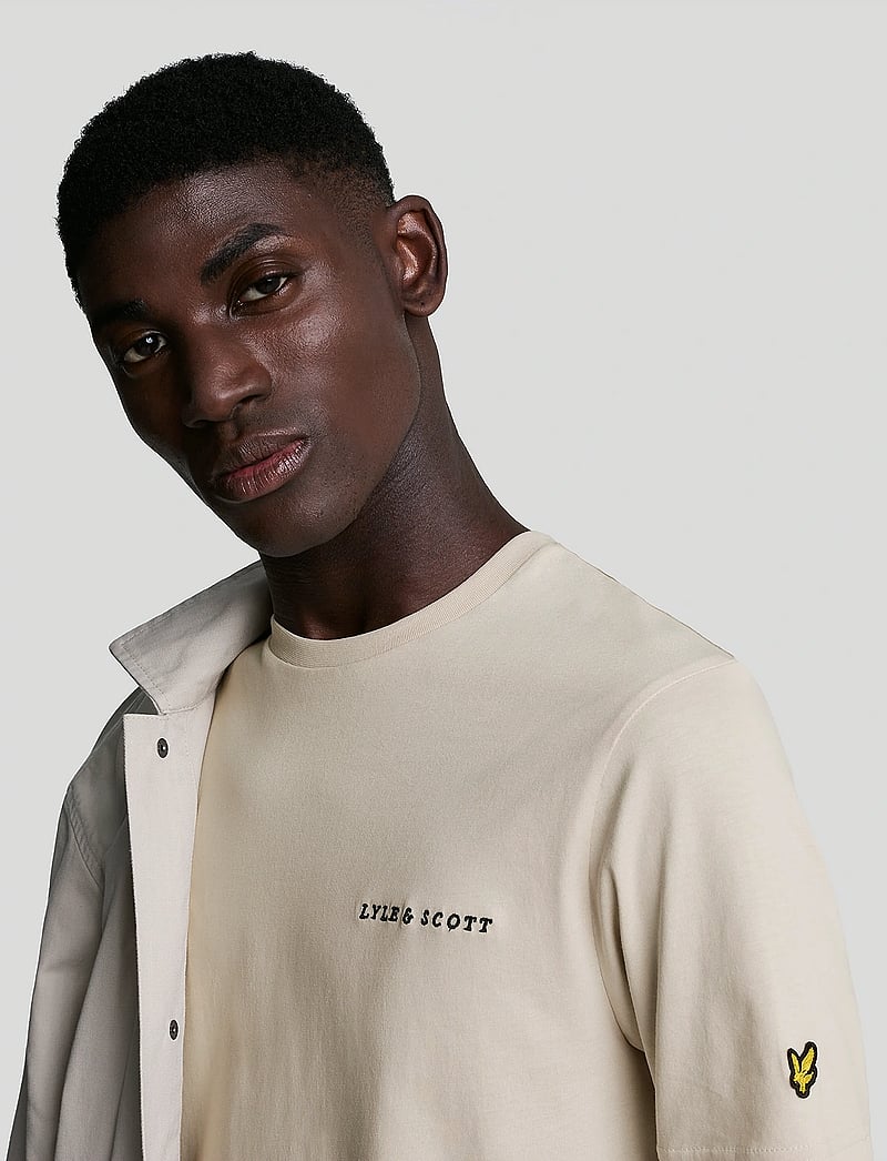 Lyle & Scott - Embroidered T-Shirt - short-sleeved t-shirts - x239 cove/ dark navy - 5