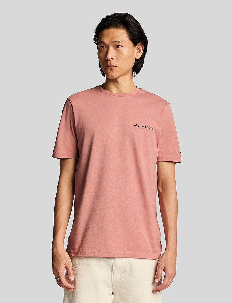 Lyle & Scott - Embroidered T-Shirt - kortærmede t-shirts - x775 ash red/ jet black - 0