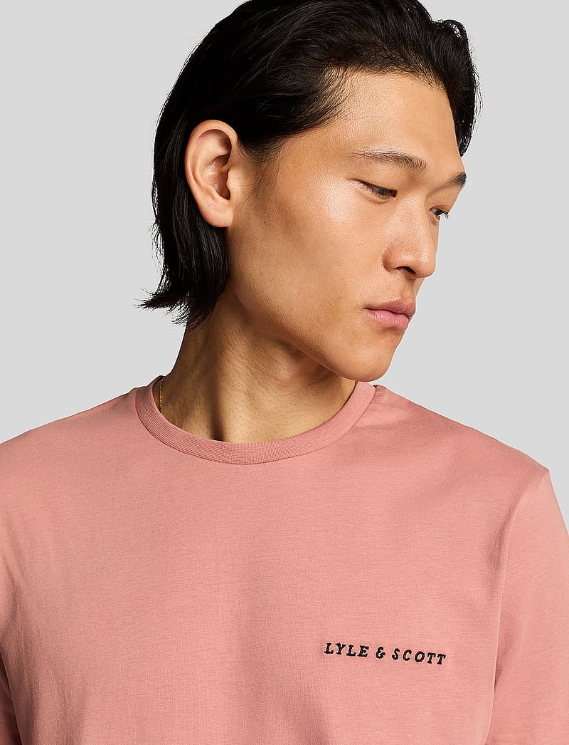 Lyle & Scott - Embroidered T-Shirt - kortærmede t-shirts - x775 ash red/ jet black - 5