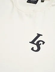 Lyle & Scott - Club Emblem T-Shirt - najniższe ceny - x157 chalk - 2