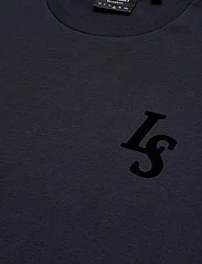 Lyle & Scott - Club Emblem T-Shirt - kortärmade t-shirts - z271 dark navy - 2