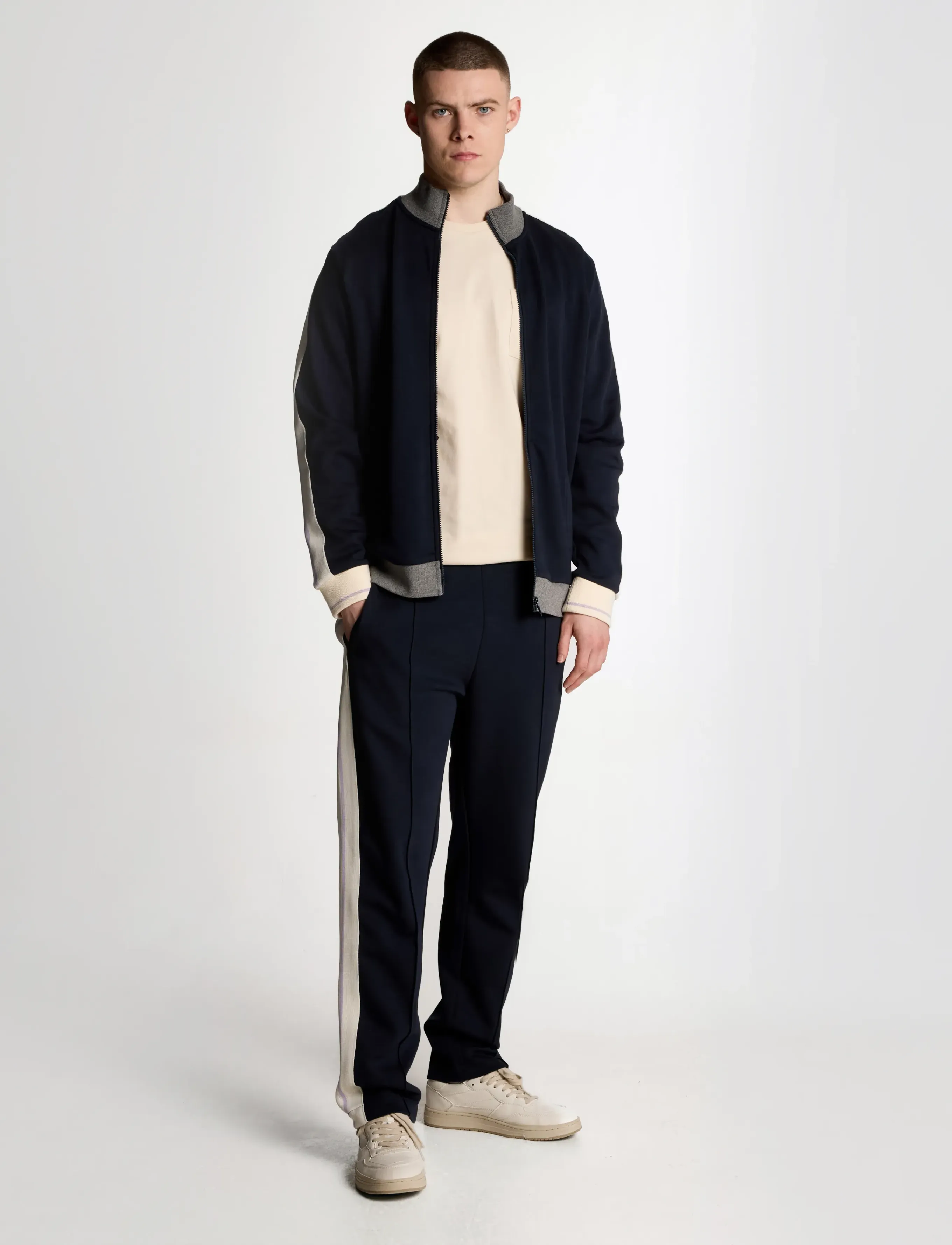 Lyle & Scott - Pocket T-Shirt - x798 parchment - 4