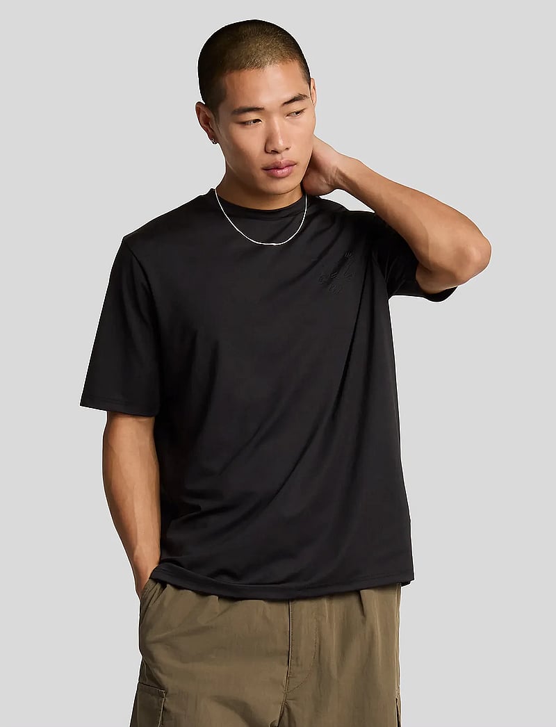 Lyle & Scott - Panelled Neoprene T-shirt - lühikeste varrukatega t-särgid - z865 jet black - 0