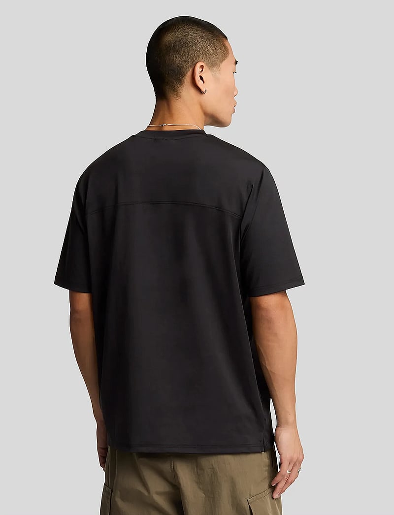 Lyle & Scott - Panelled Neoprene T-shirt - lühikeste varrukatega t-särgid - z865 jet black - 3