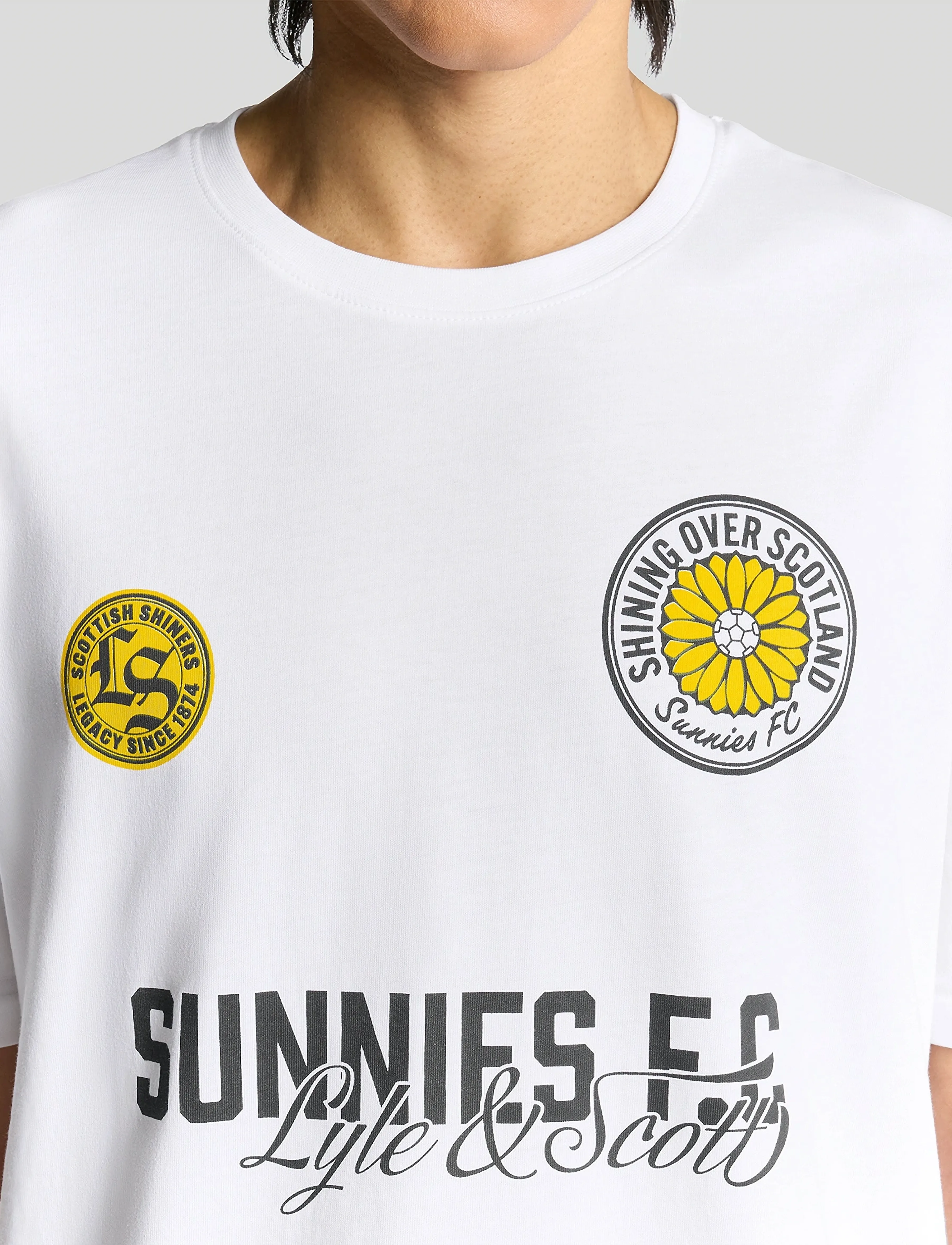 Lyle & Scott - Sunnies FC Graphic T-shirt - t-shirts à manches courtes - 626 white - 5