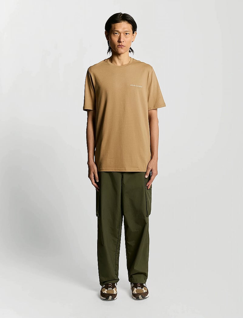 Lyle & Scott - Script T-Shirt - kortærmede t-shirts - x851 tigers eye - 4