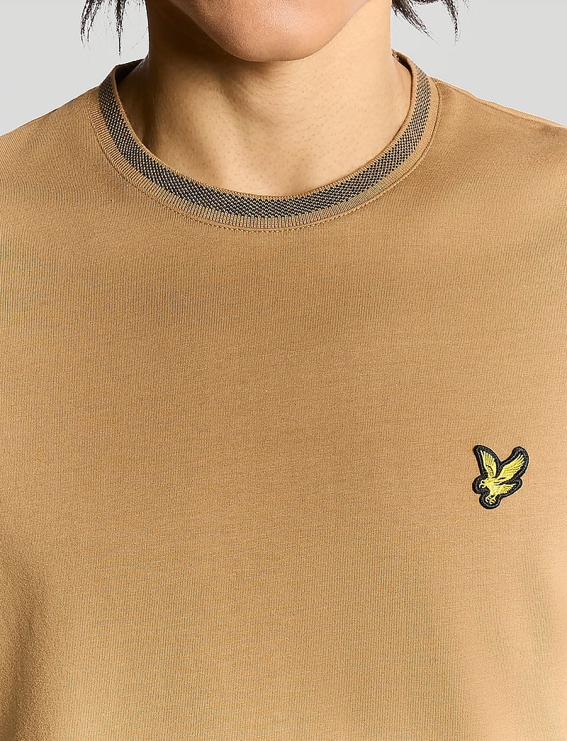 Lyle & Scott - Birdseye Half Tipped T-Shirt - kortärmade t-shirts - x946 tigers eye/ dark navy - 5