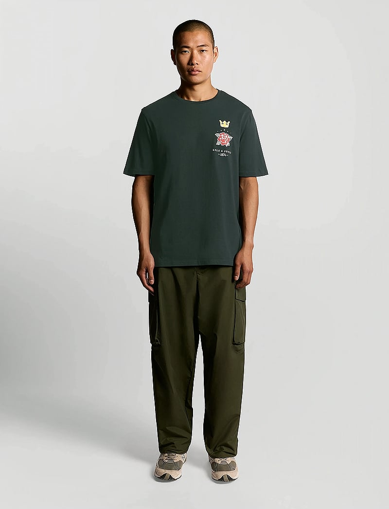 Lyle & Scott - Rose and Crown Graphic T-shirt - kortärmade t-shirts - z271 dark navy - 4