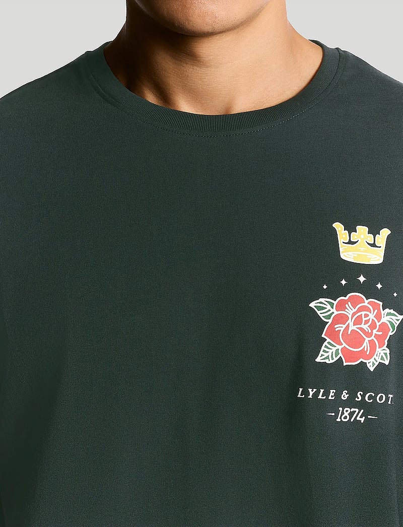 Lyle & Scott - Rose and Crown Graphic T-shirt - kortärmade t-shirts - z271 dark navy - 5