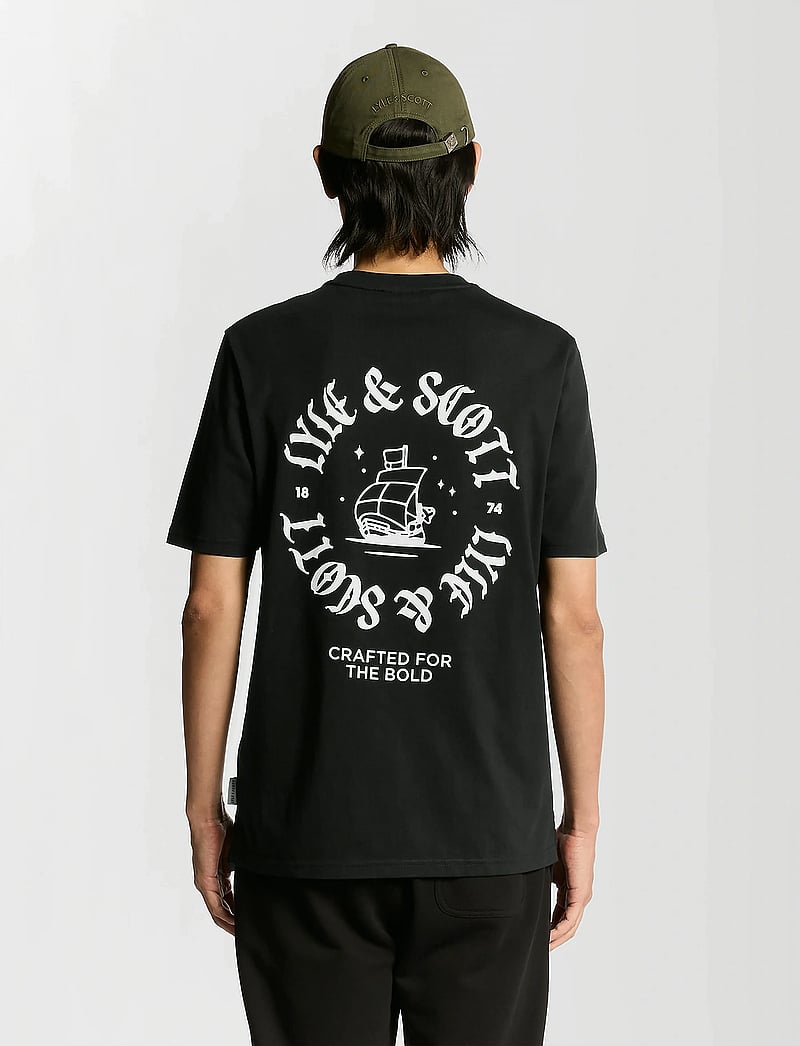 Lyle & Scott - Ship Insignia Graphic T-shirt - kurzärmelig - z865 jet black - 3