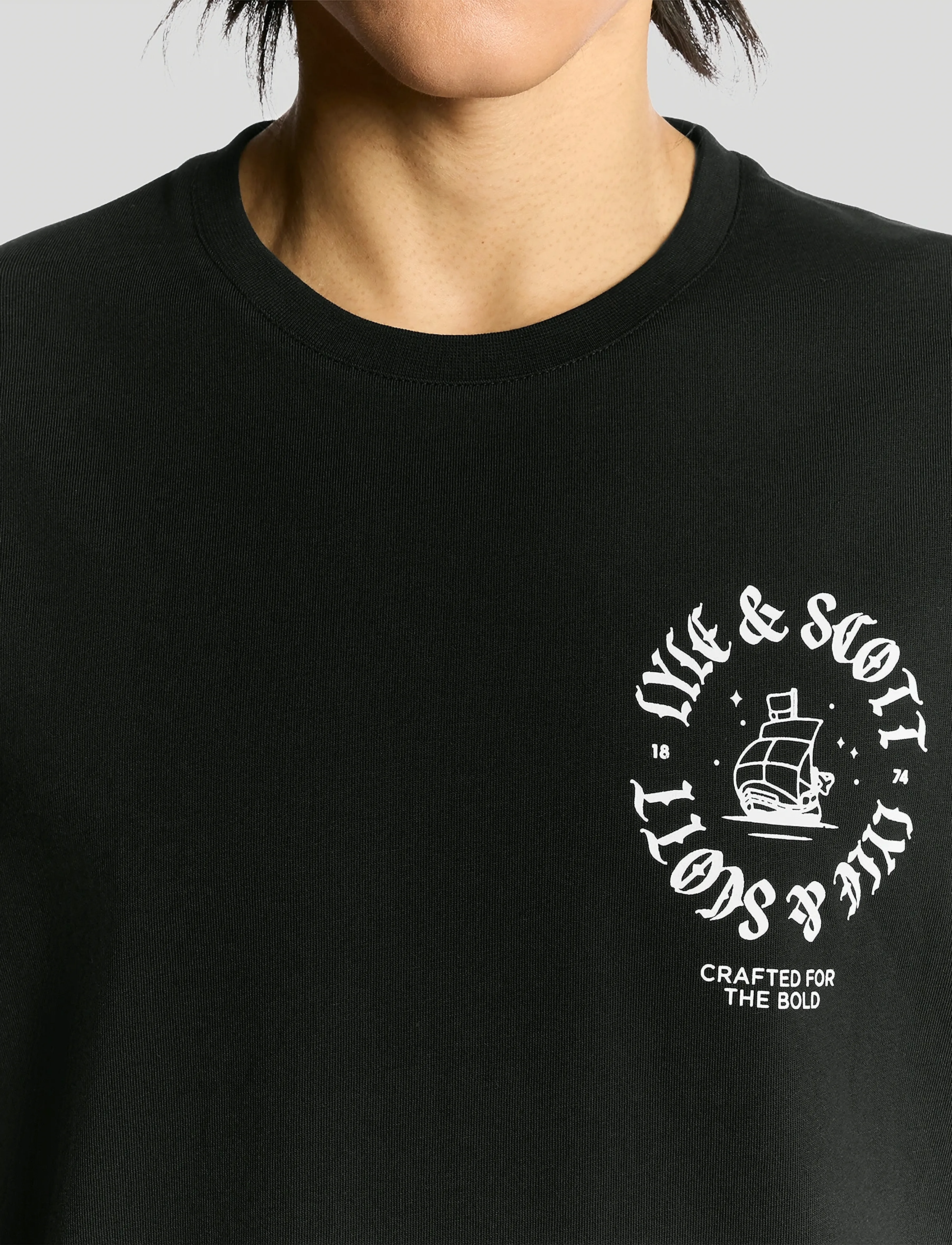 Lyle & Scott - Ship Insignia Graphic T-shirt - lühikeste varrukatega t-särgid - z865 jet black - 5