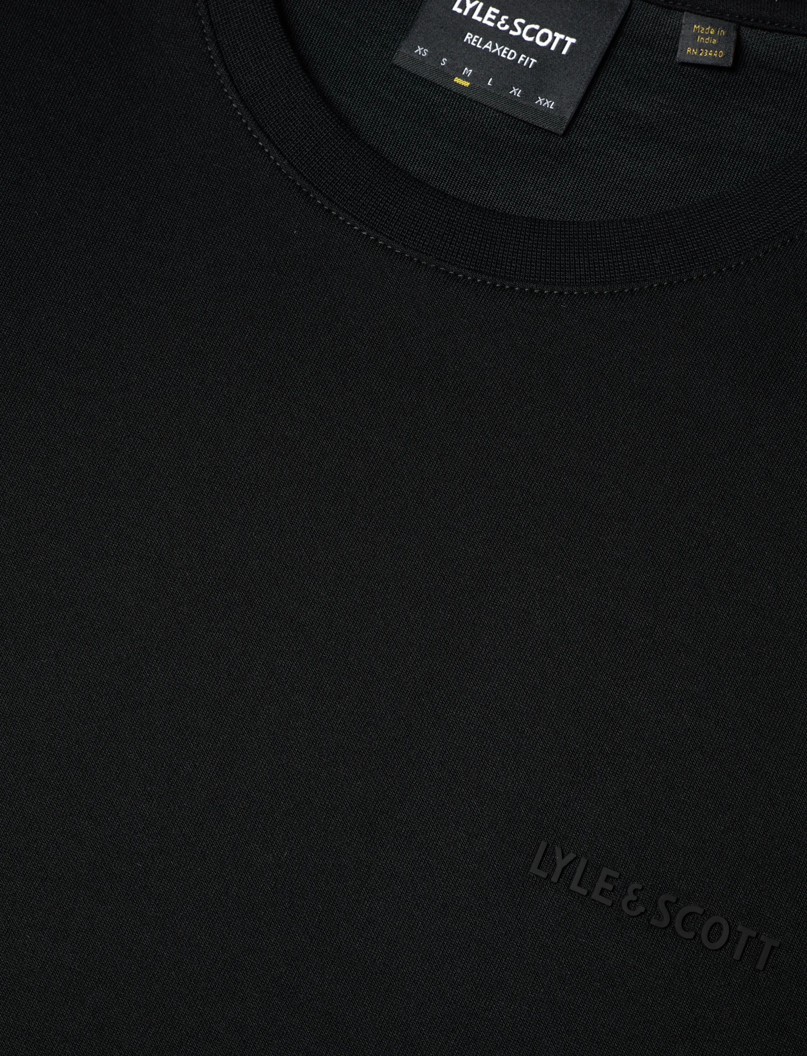 Lyle & Scott - Chest Logo Interlock T-Shirt - short-sleeved t-shirts - z865 jet black - 2
