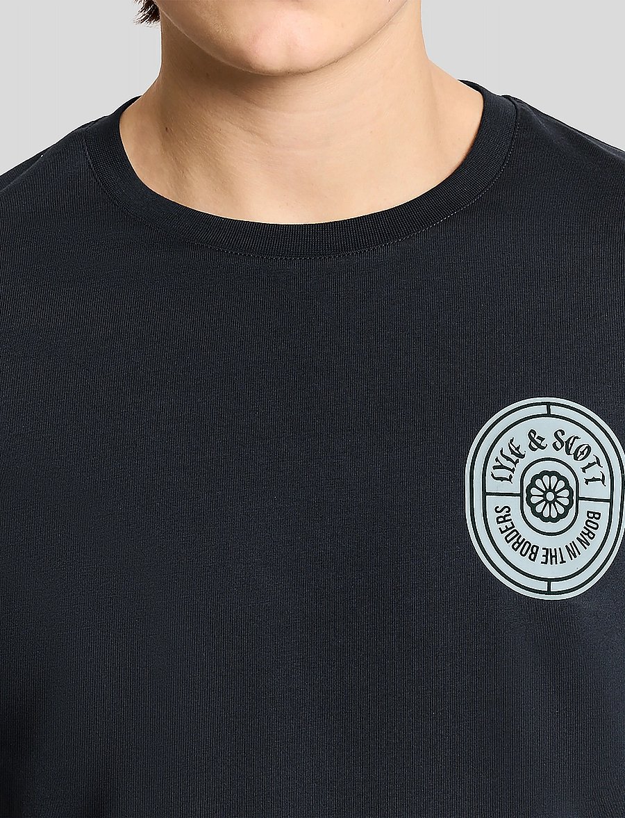Lyle & Scott - Borders Label Graphic T-shirt - kortärmade t-shirts - dark navy - 4
