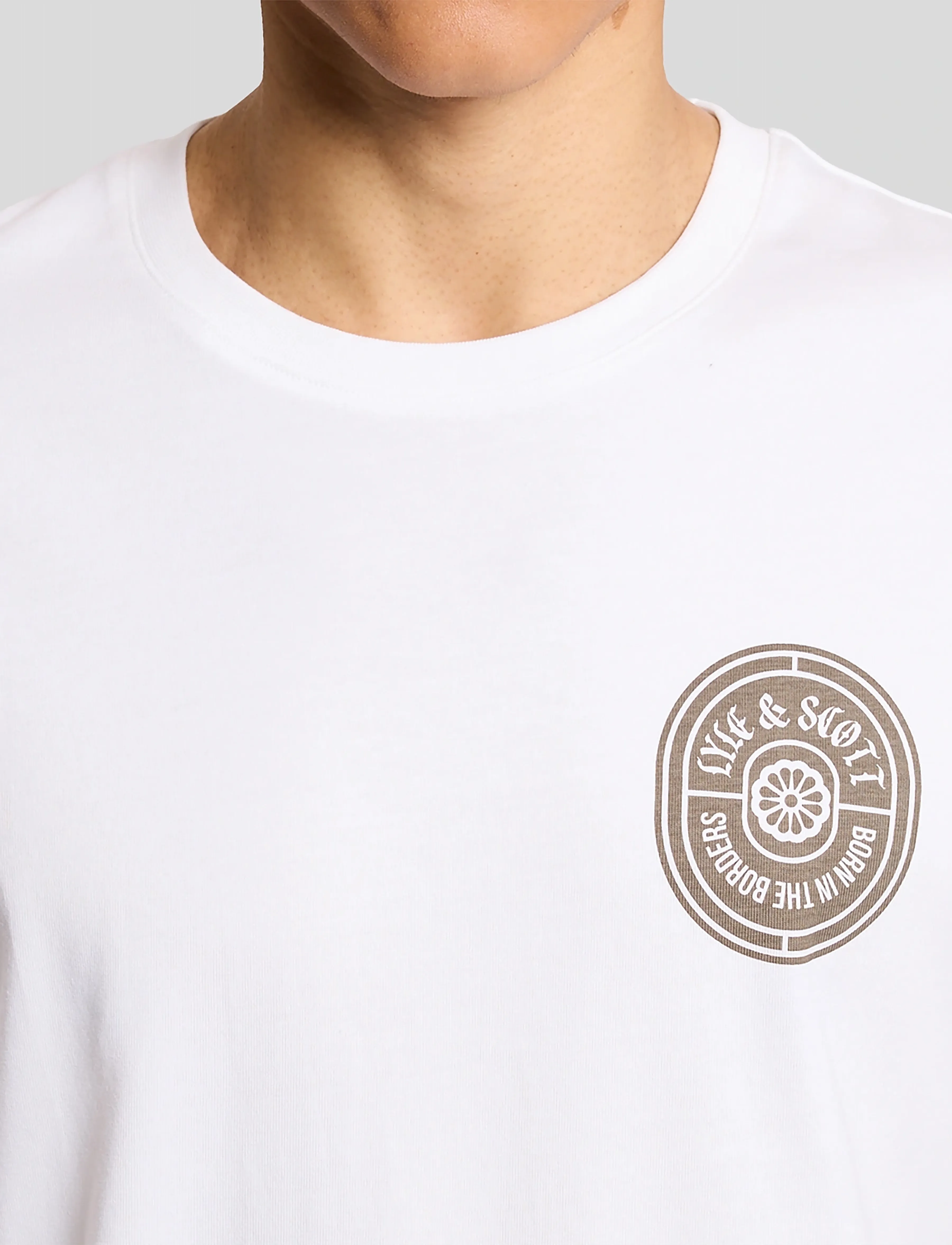Lyle & Scott - Borders Label Graphic T-shirt - kurzärmelig - white - 4