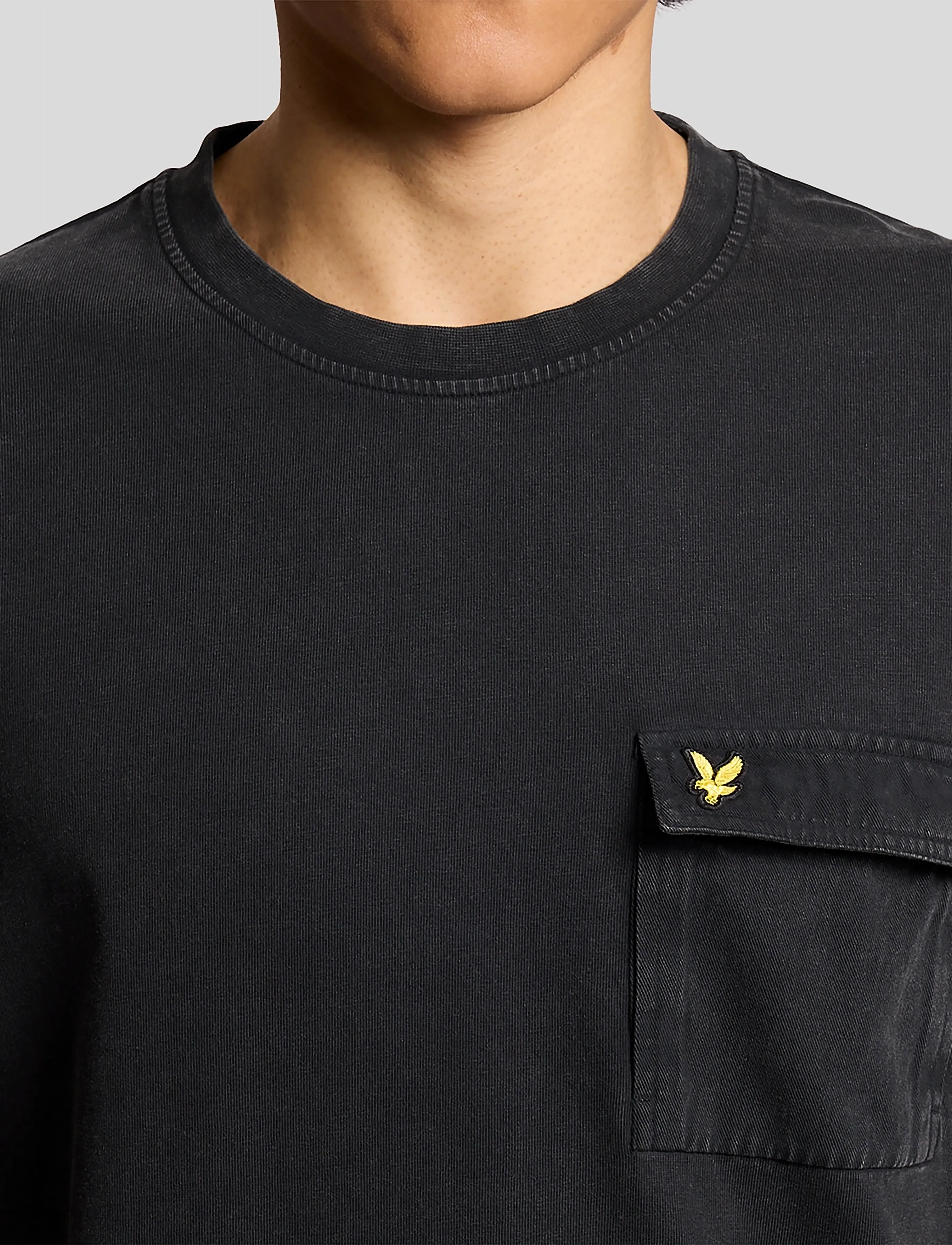 Lyle & Scott - Cargo Pocket T-shirt - short-sleeved t-shirts - jet black - 4
