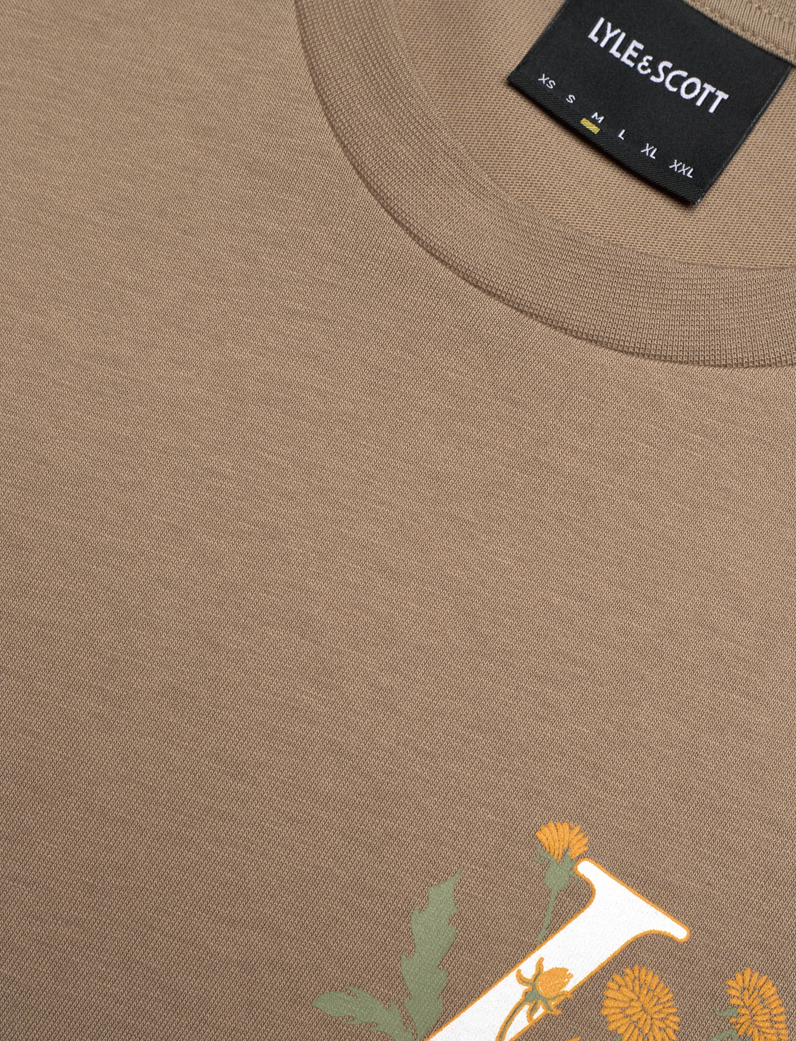Lyle & Scott - Dandelion Script Graphic T-shirt - lowest prices - lint - 2