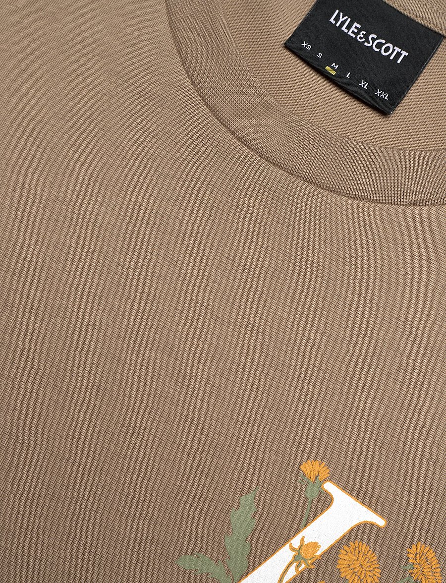 Lyle & Scott - Dandelion Script Graphic T-shirt - kurzärmelige t-shirts - lint - 5
