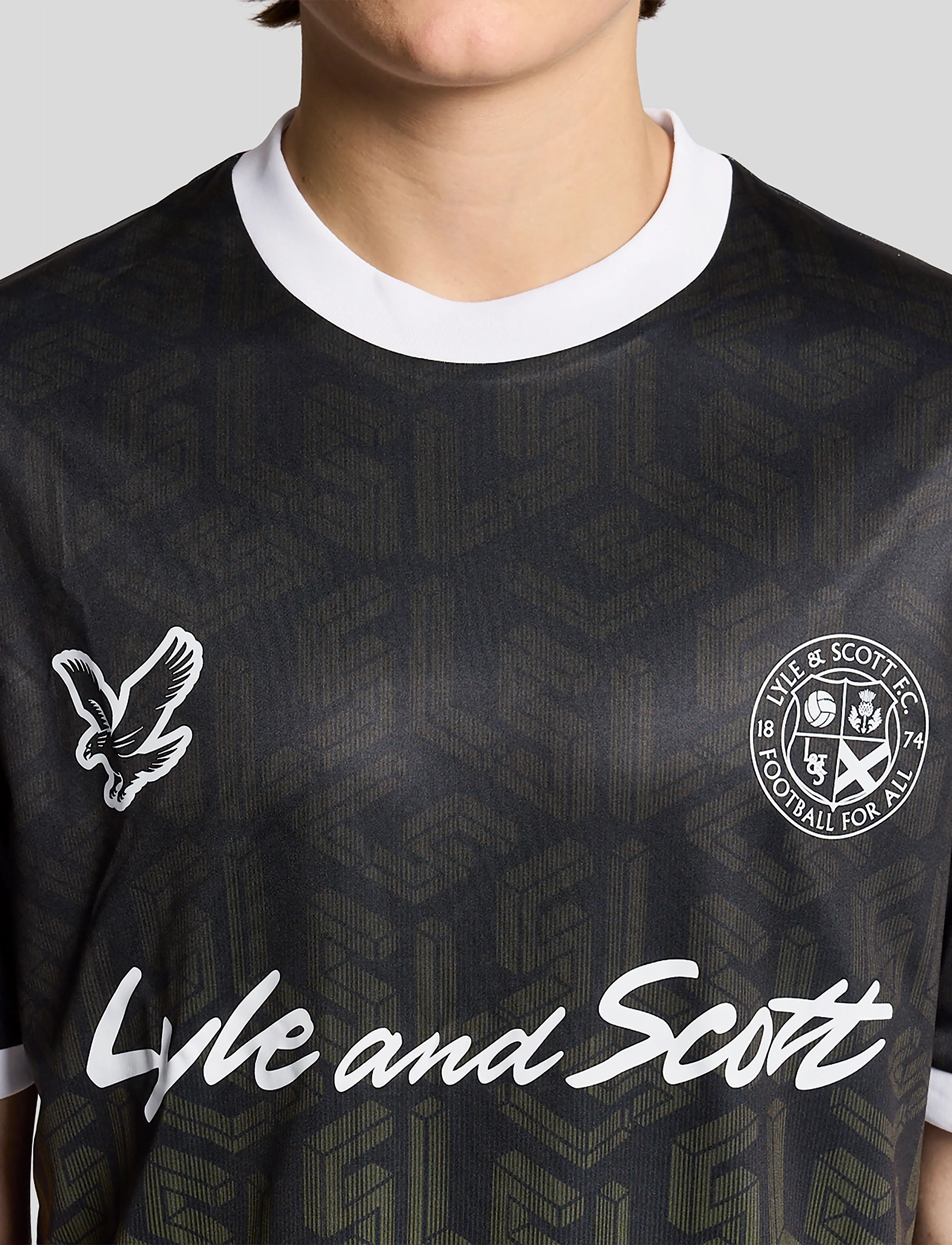Lyle & Scott - Ombre Emblem Football Shirt - fußballoberteile - jet black - 5